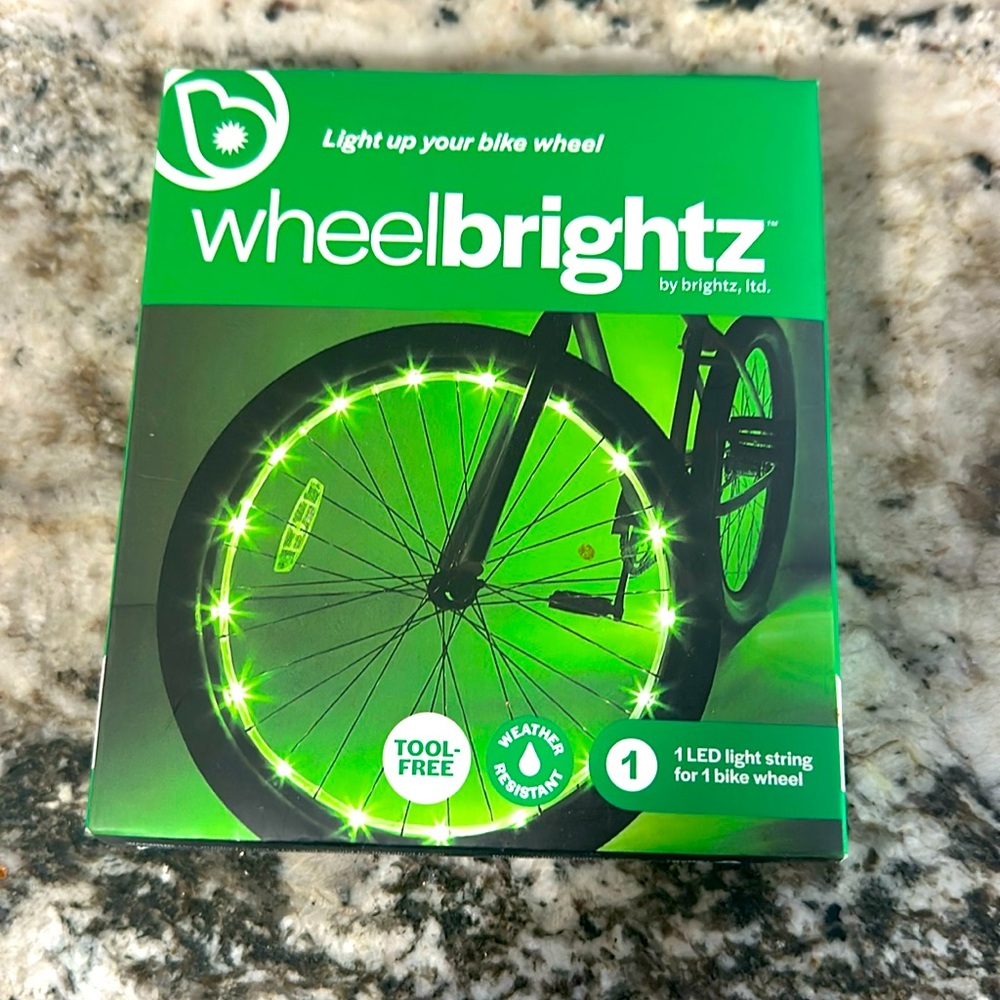 Wheelbrightz NWT LED green bike wheel lights. never opened